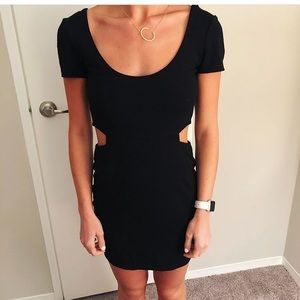 Black bodycon dress